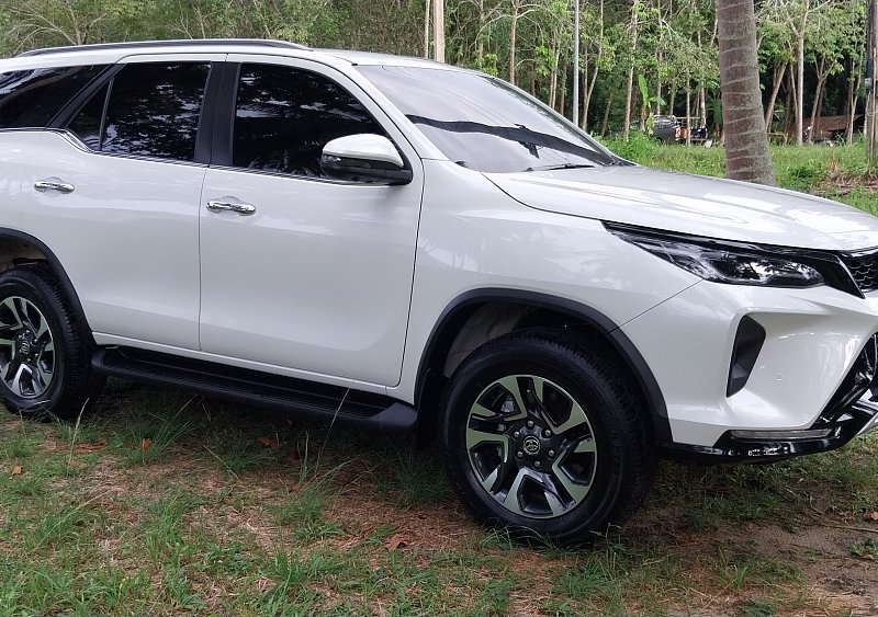 about us page image of toyota fortuner car rental phangan